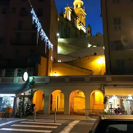 La Lumiere Du Matin Dans Le Nid Blanc Menton