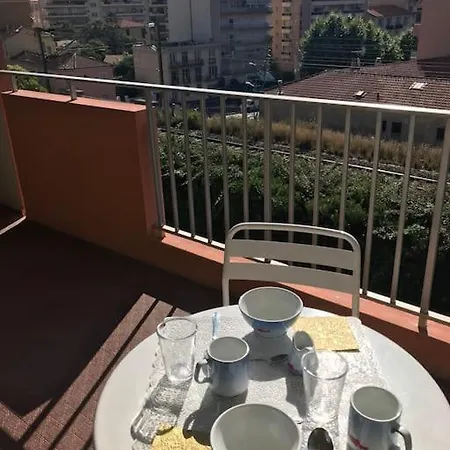 La Lumiere Du Matin Dans Le Nid Blanc Appartamento Mentone
